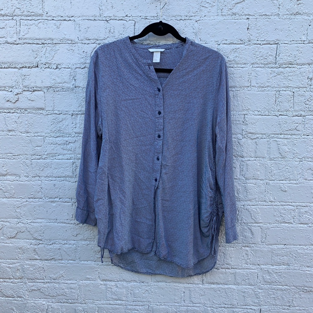 H&M blue and white long top sz 14. Rauched side details.
